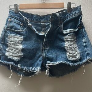 Distressed Denim Cutoff Shorts – Laidback Edge for Summer Days
